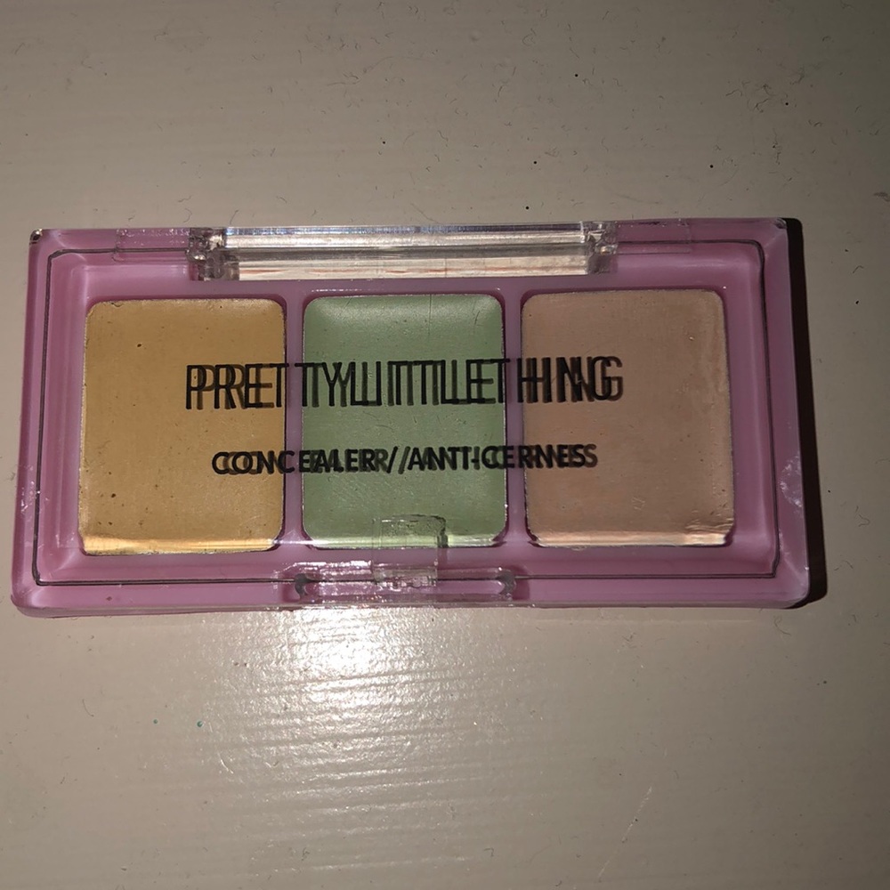 Pretty little thing concealer with makeup bag